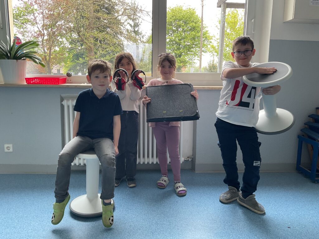 Großzügige Sachspende für unsere Klassen